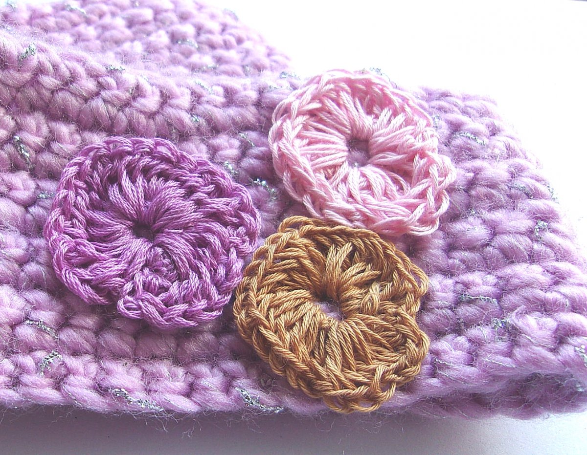 Háčkovaná čelenka Trocha romantiky.