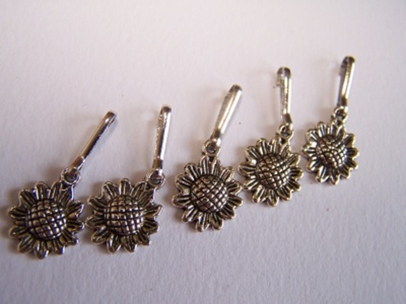 Přívěsek- slunečnice s karabinkou  /platina/ - 5 ks