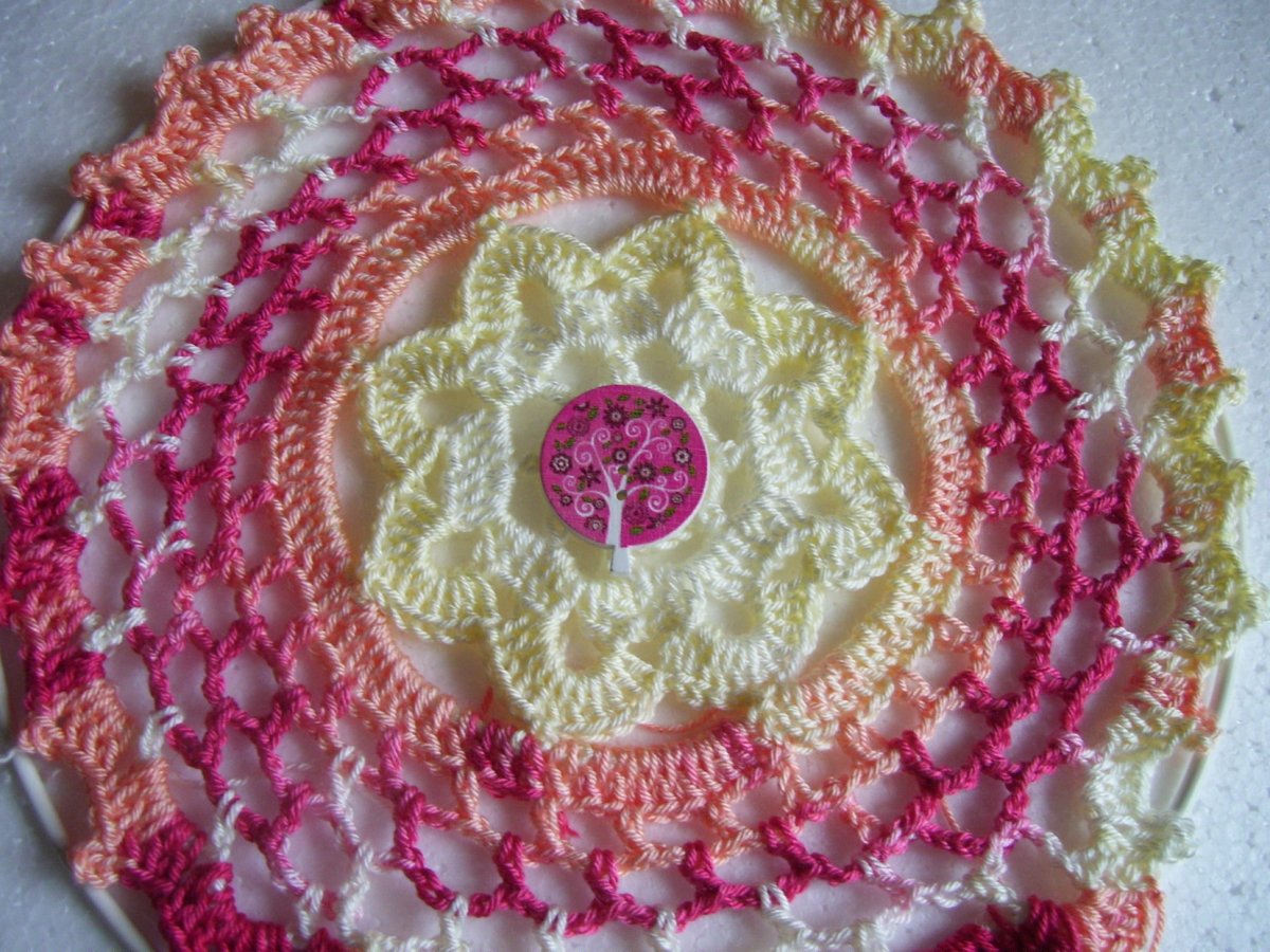 HÁČKOVANÁ MANDALA