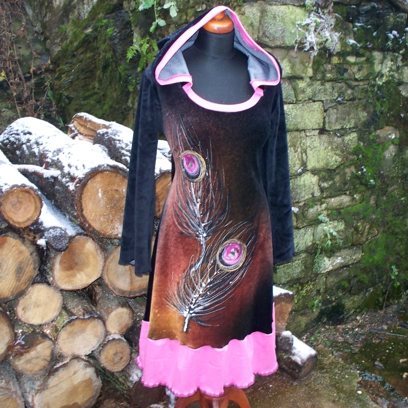 Šaty malované,kapucaté,sametové-vel. na přání