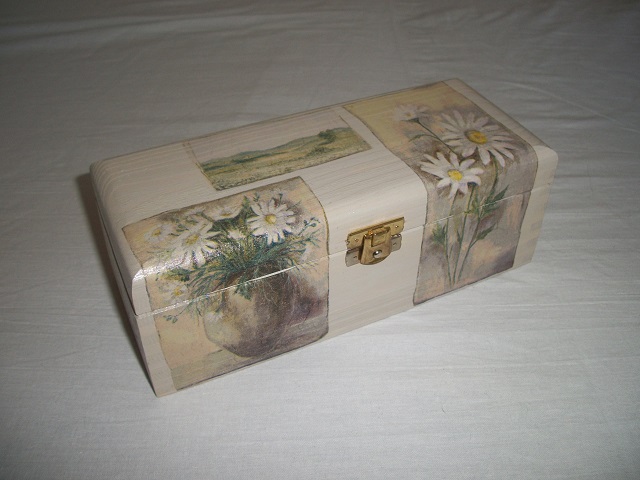 TRUHLIČKA velká - Okénko s kopretin -