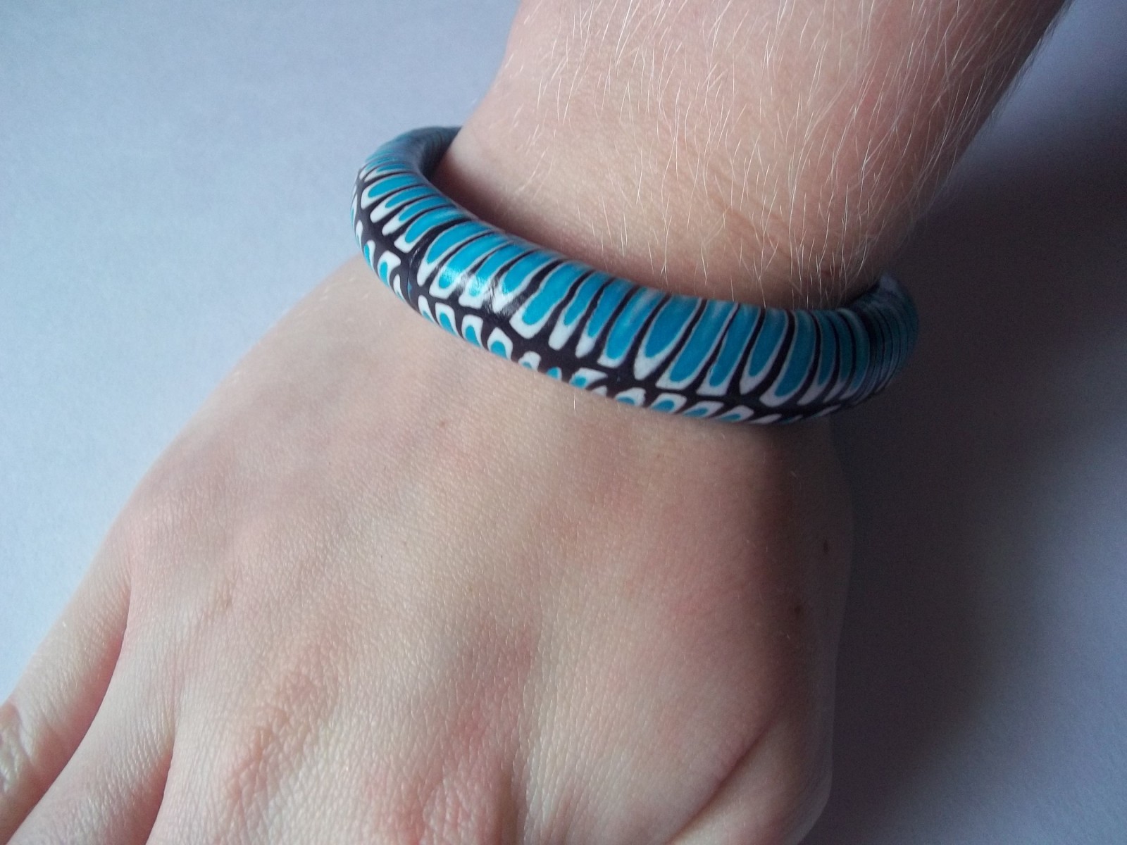 Náramek ostnatý drát