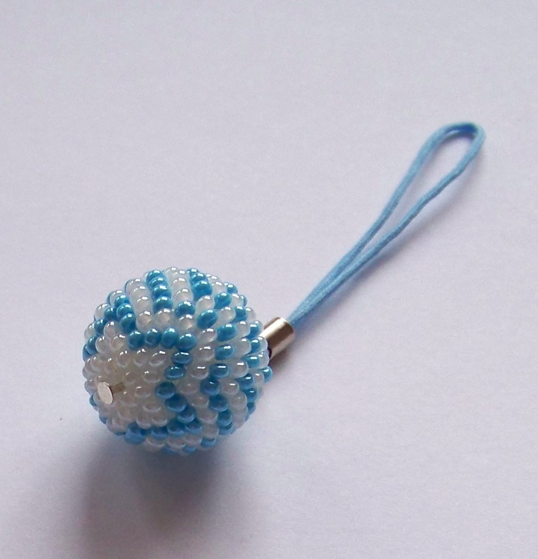 Obšívaná kulička jako přívěšek