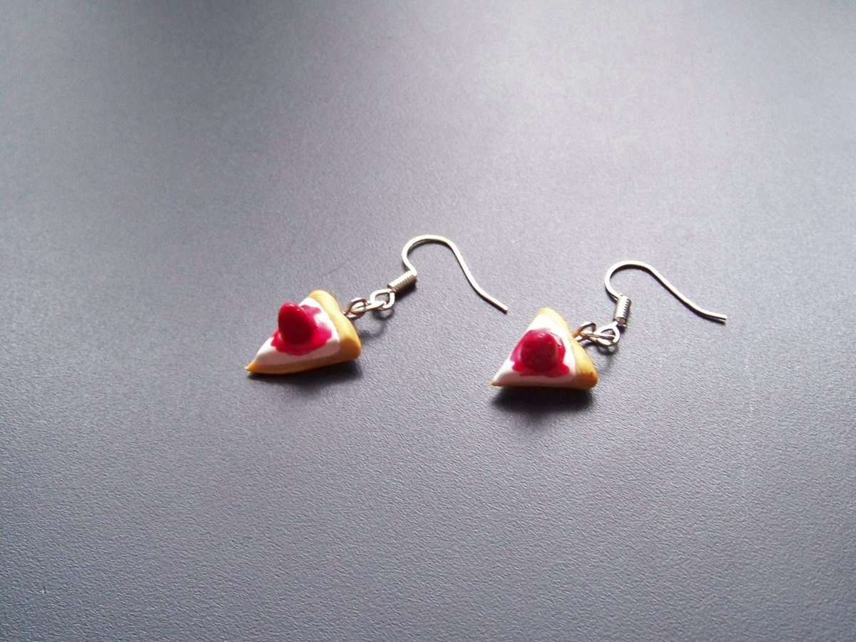 Tvarohový koláč s jahodami-náušnice