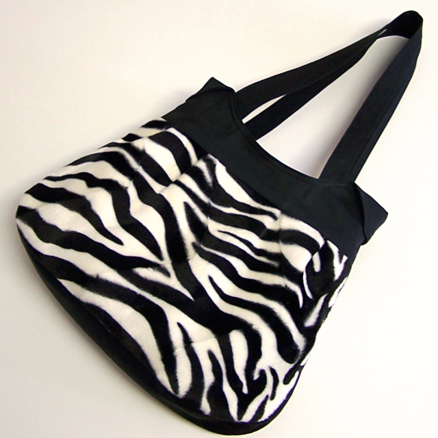 Kabelka zimní - zebra