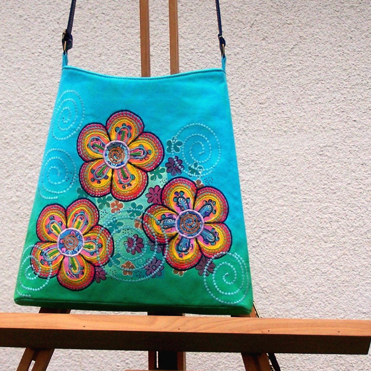 Kabela přes rameno - pestrá