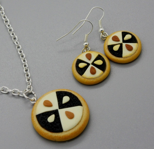 koláče .. přívěsek  3 cm