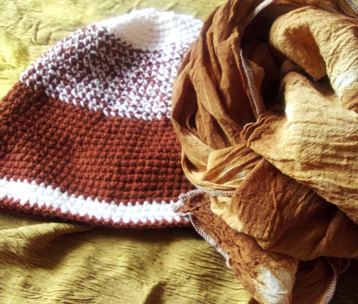 Čapka háčkovaná Karamel a krém.