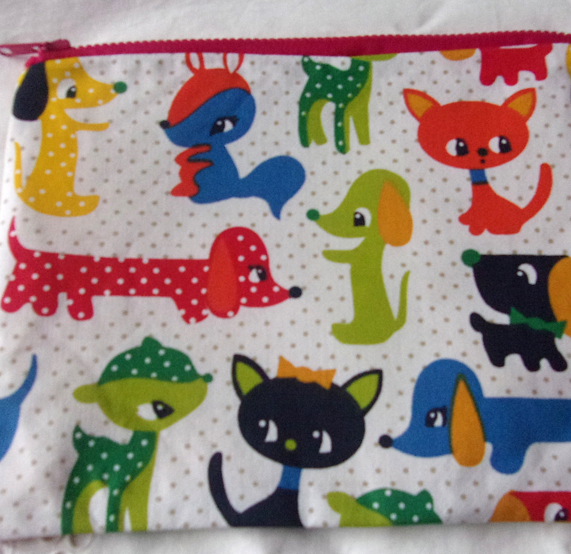 Kapsička šitá  Kočičky a pejsci.