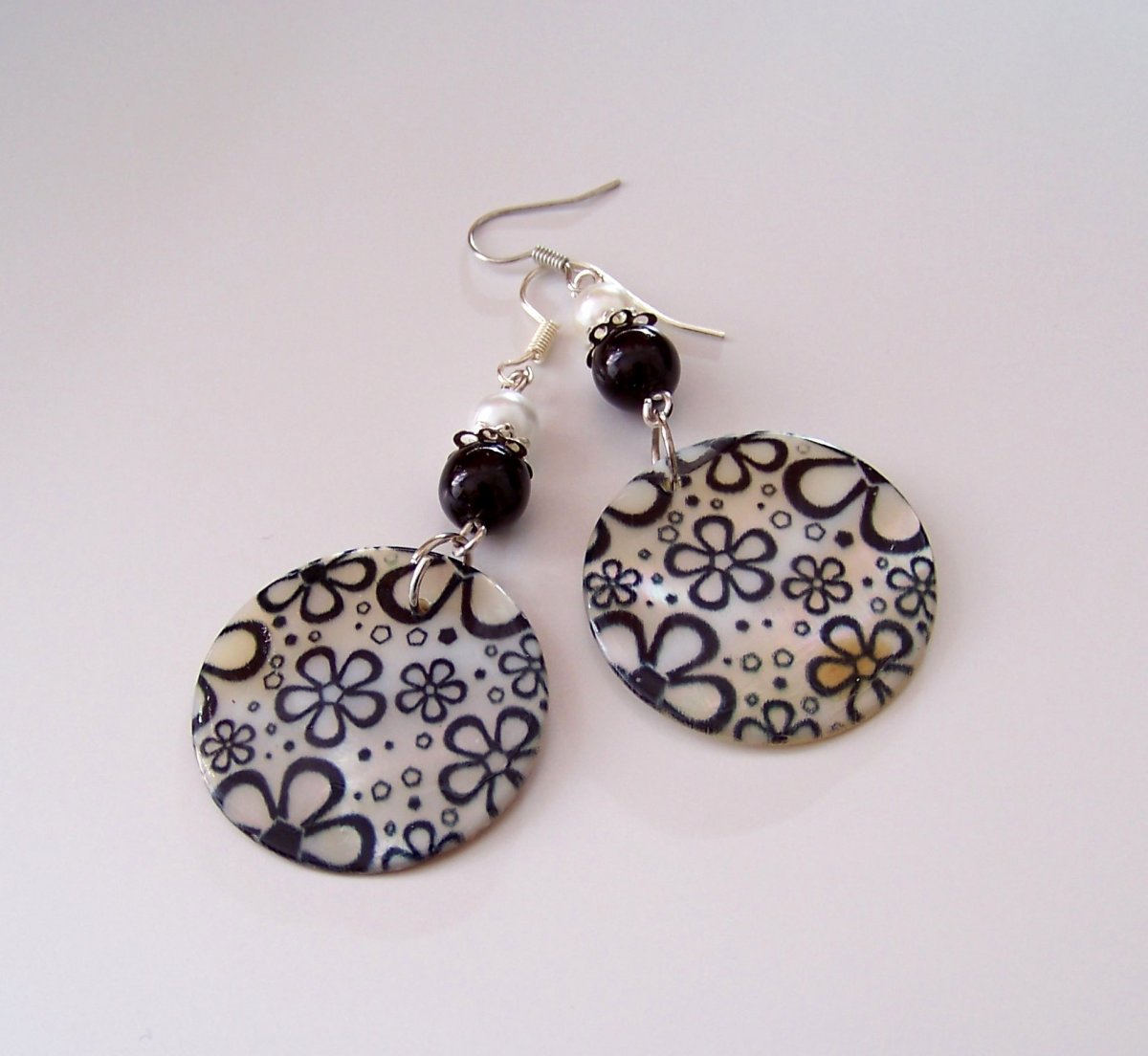 Květinové černé náušnice