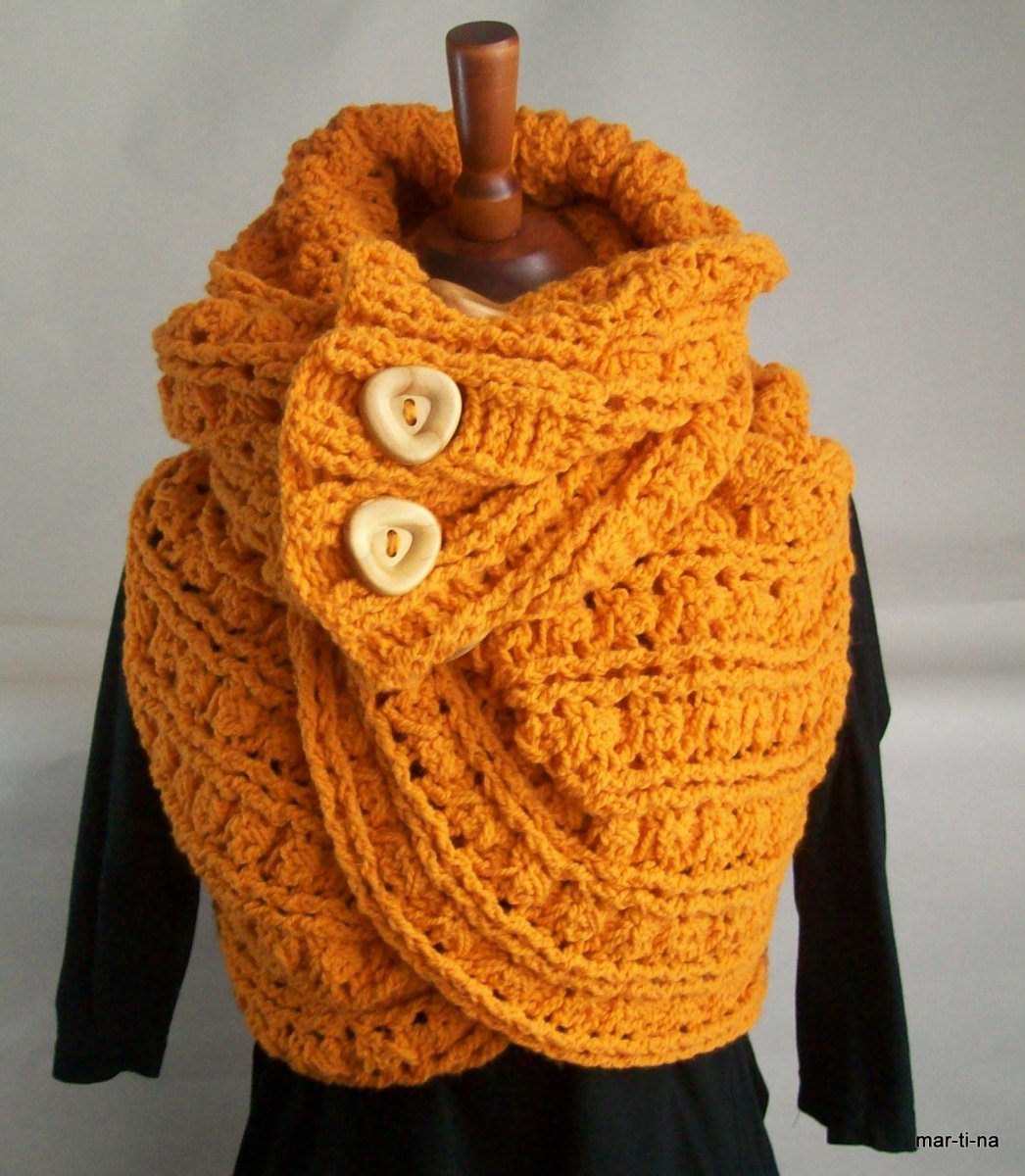 Háčkovaná šálová vestička
