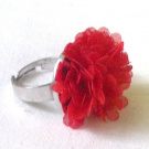Červený květinový prstýnek 
