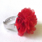 Červený květinový prstýnek 