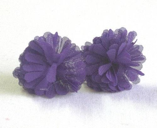 Fialové květinové náušnice