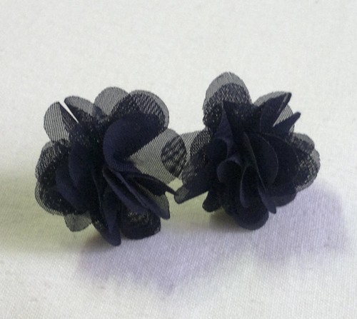 Tmavě modré květinové náušnice