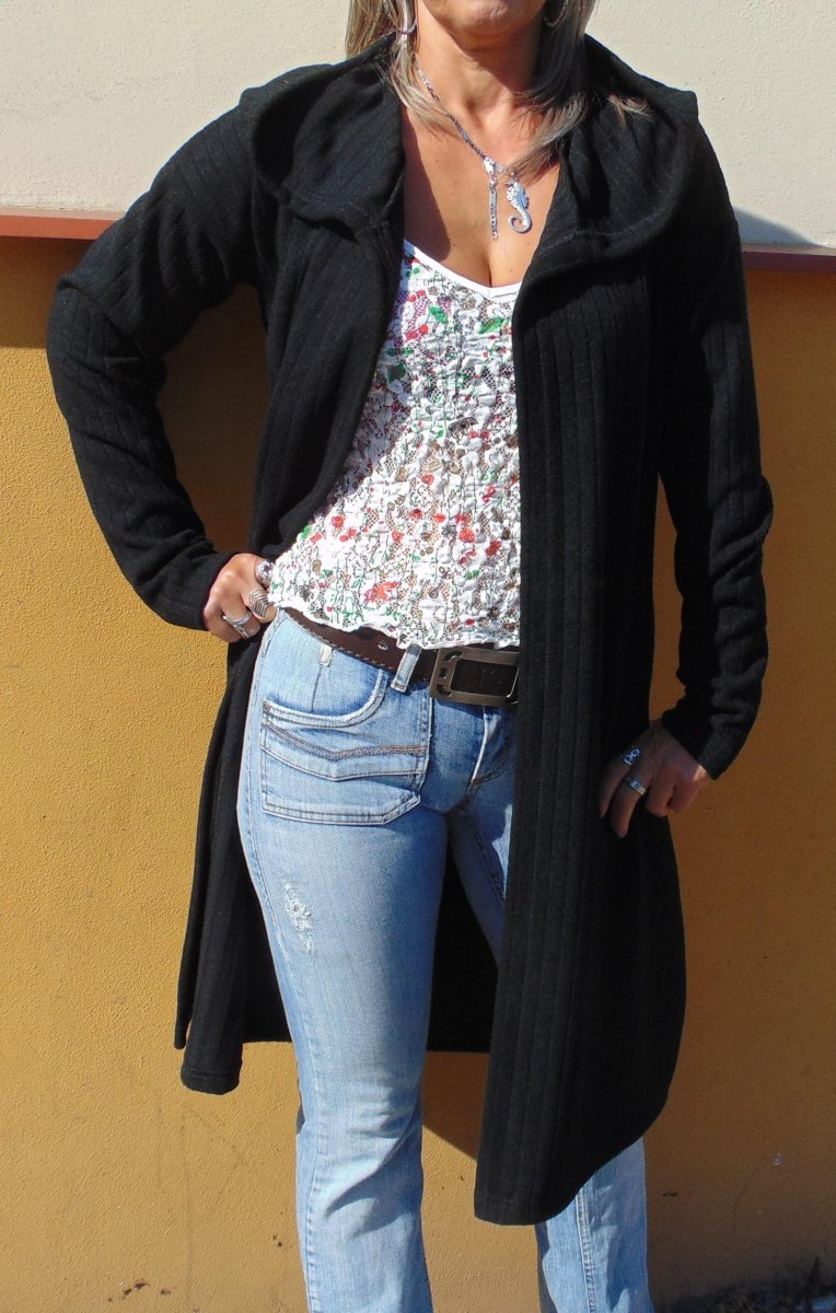 Dlouhý svetr s kapucí - barva černá (pletenina)