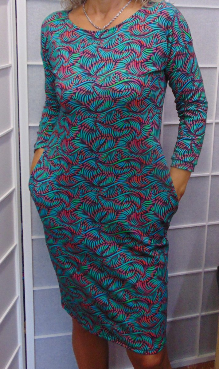 Šaty s kapsami - duhový vír (teplákovina)