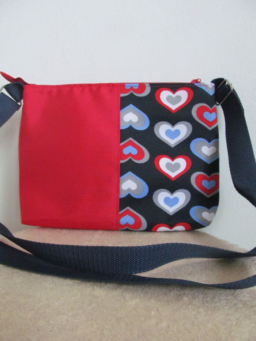 Kabelka pro slečny - srdcová