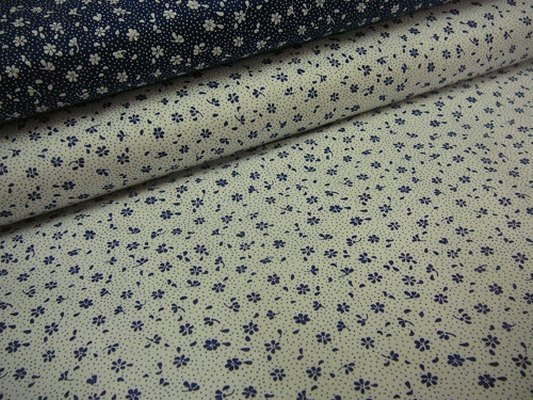 Bavlněná látka - metráž - tmavě modrá kytička na bílé - š. 150 cm