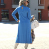 Zvonové šaty s rozparkem modré