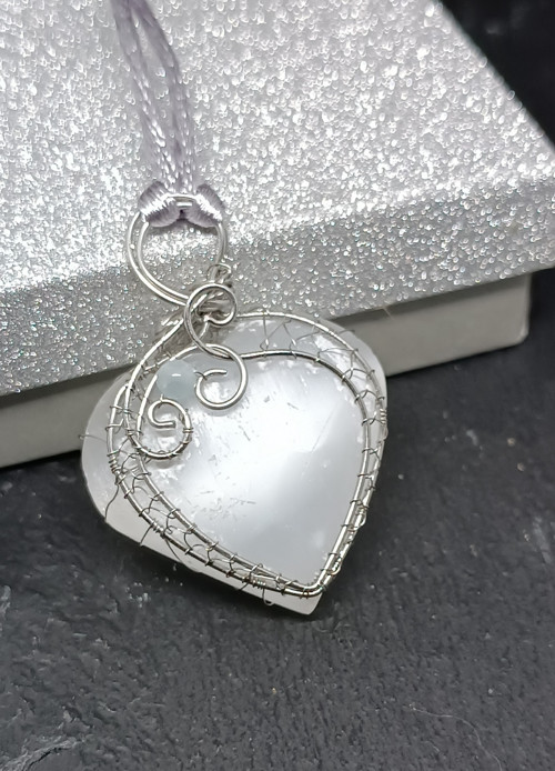 Selenitové srdce, dárek pro usmíření