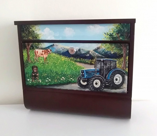Hnědá schránka s rourou-umělecký design