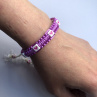 macramé fialkový náramek s růžovými srdíčky