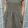 Lněné šaty s kapsami - barva khaki (velikost 2XL a 3XL)