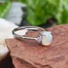 Stříbrný prstýnek s Etiopským opálem 0.6 ct mezi zirkony