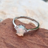 Stříbrný prstýnek s Etiopským opálem 0.6 ct mezi zirkony