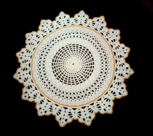 Dečka bílá se zlatým zdobením, 325mm