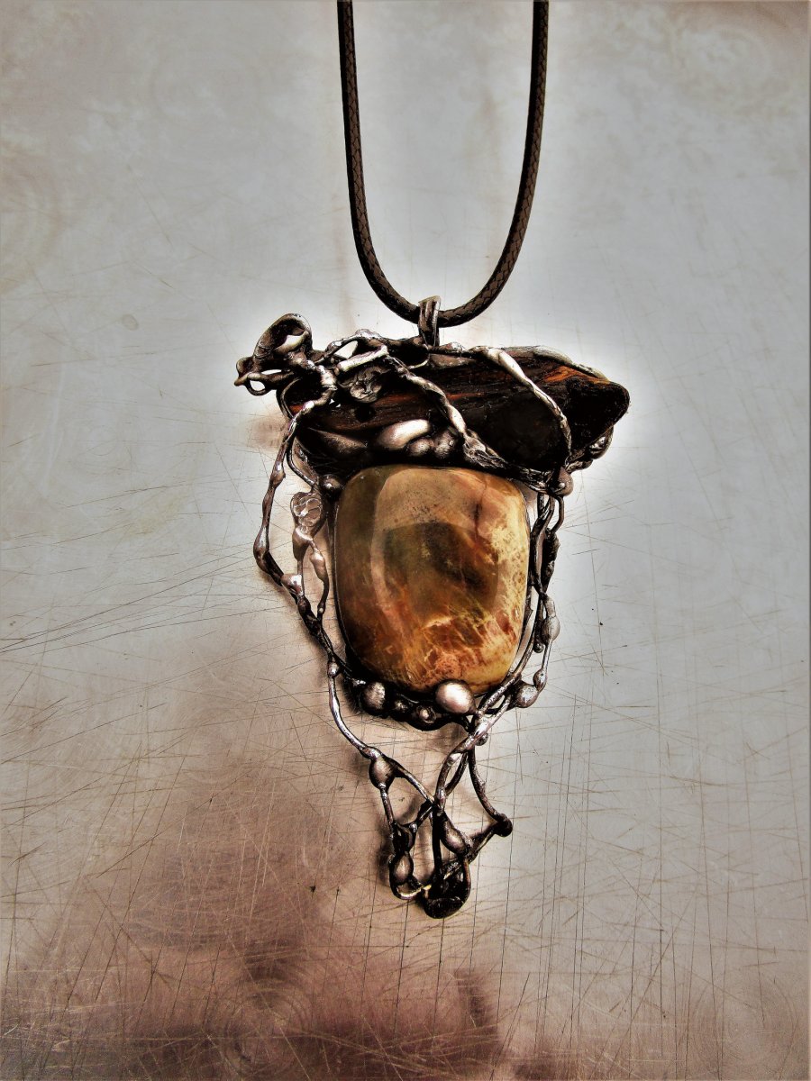 Náhrdelník "Ve svitu loučí"