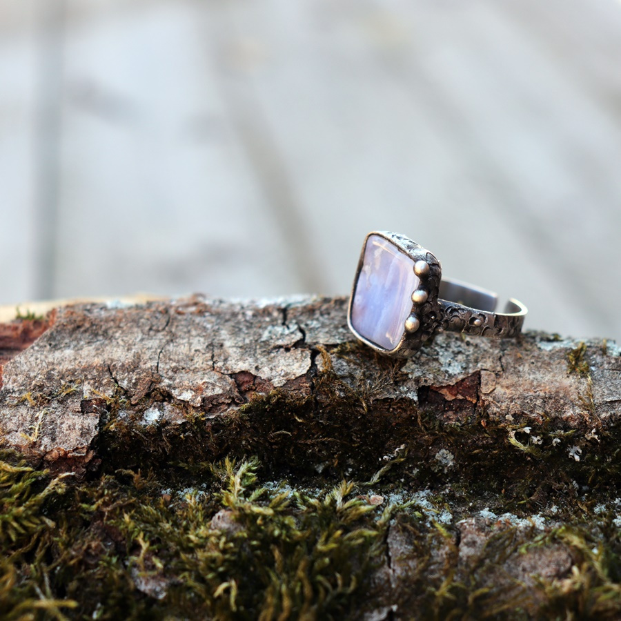 Prsten s chalcedonem