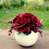 Carmen_kytice vínových růží na stůl