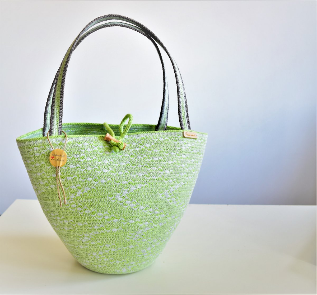 Letní pistáciová buclinka do ruky 2030