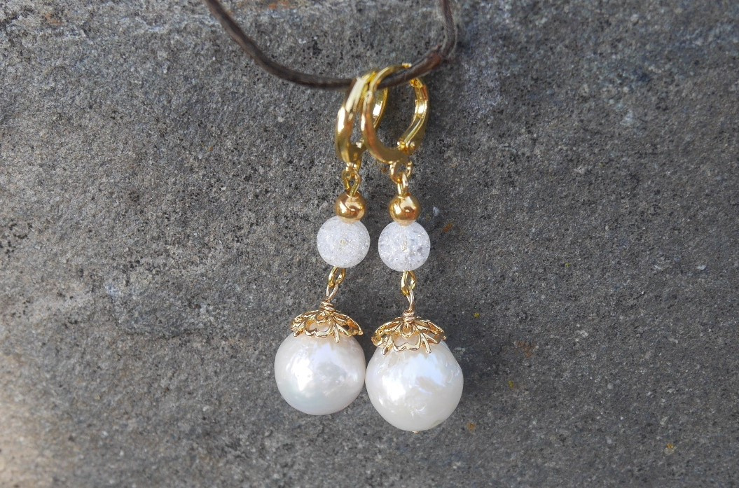 Mořské perly a křišťál - pozlacené náušnice