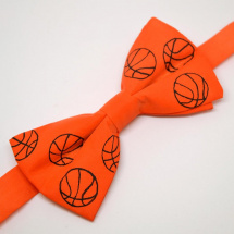 Oranžový motýlek s basketbalovými míči 10845732
