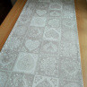Srdíčka krajková ve čtvercích - bílá (běhoun 40 x 138 cm)