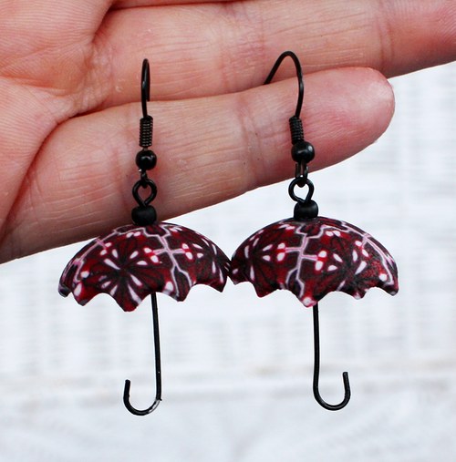 deštníčky , deštníky do uší .. i v dešti elegantní  :-)