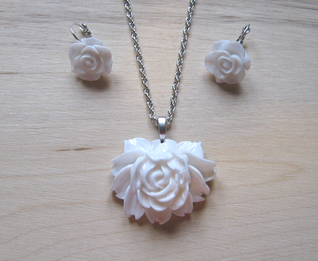 náušnice a přívěsek