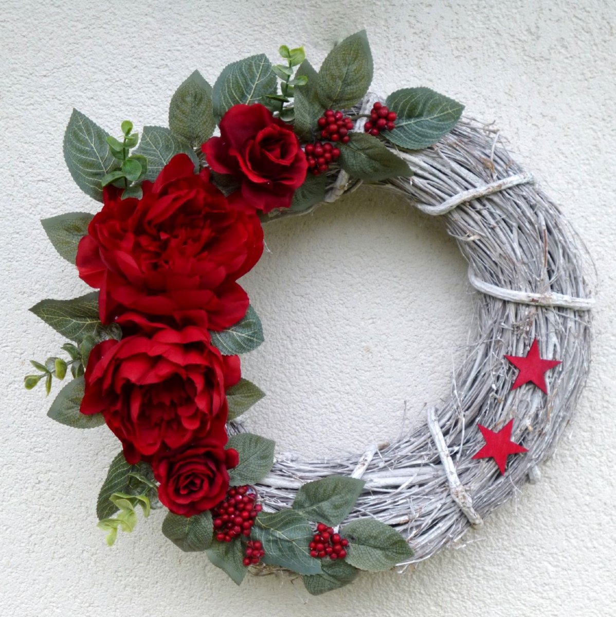 Velký révový věnec s rubínovými pivoňkami