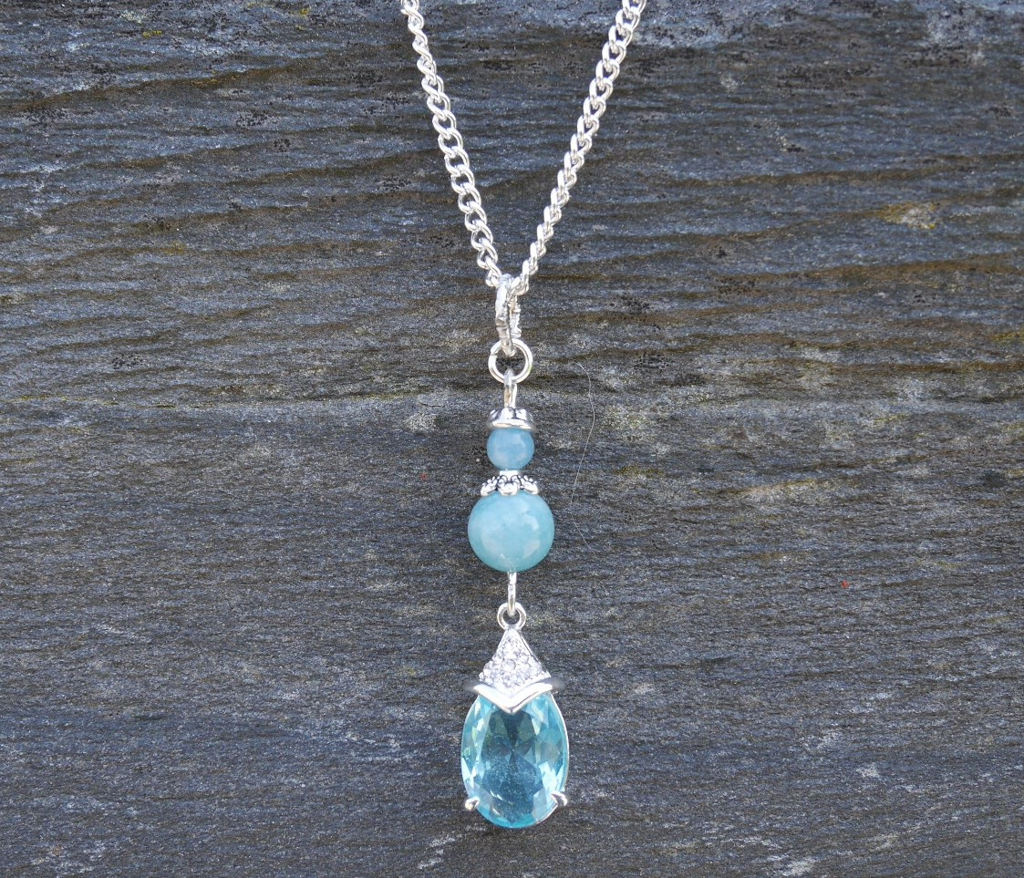 Akvamarín přívěsek na ocelovém řetízku, elegantní náhrdelník