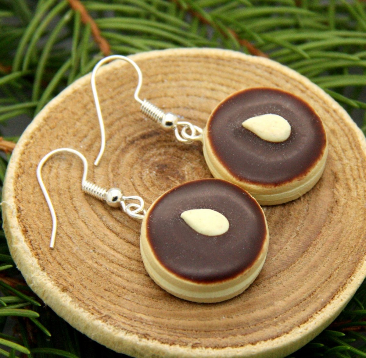 vánoční  cukroví ..  slepované s mandlemi