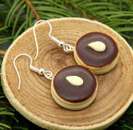 vánoční  cukroví ..  slepované s mandlemi