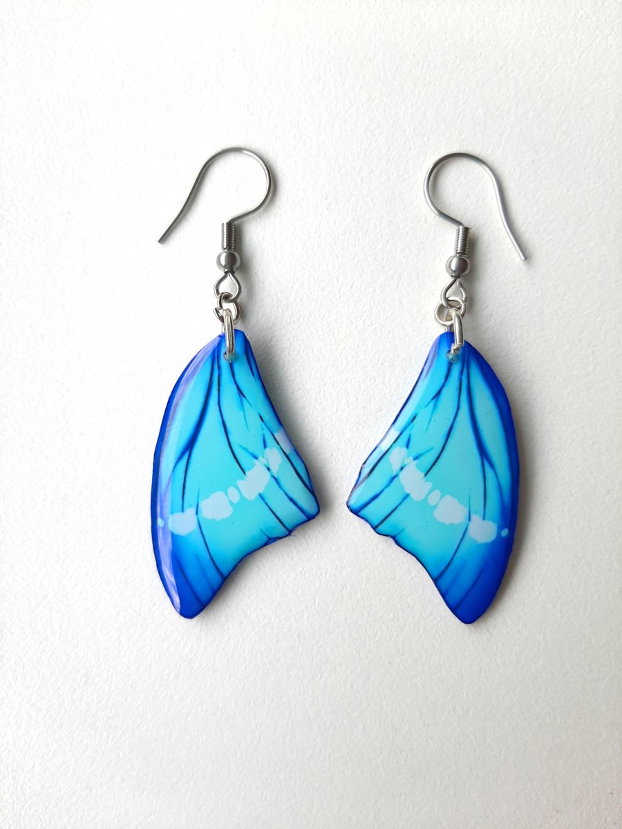 Motýlí křídla č.123 - křišťálová pryskyřice, háčky jsou z chirurg. oceli