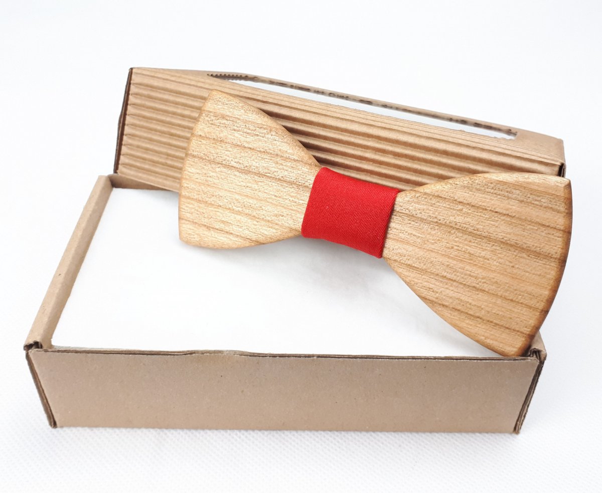 Dřevěný motýlek dub - červený