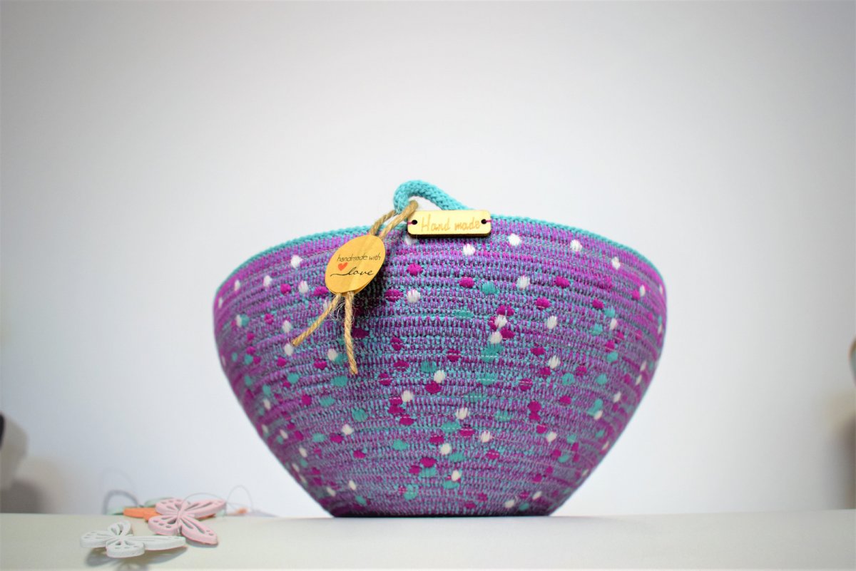 Košík / miska s puntíky 443