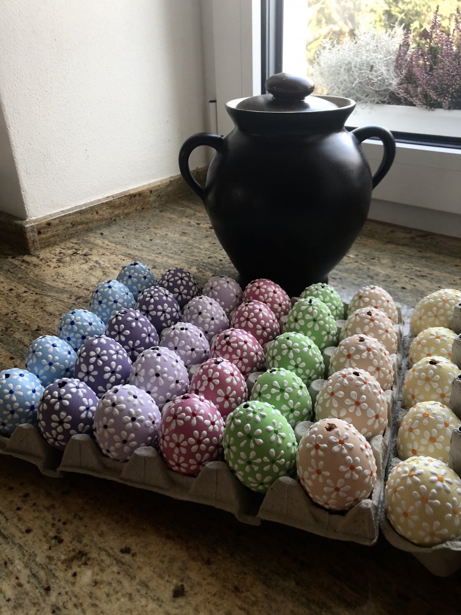 Slepičí kraslice pastelové -  drobné bílé květy