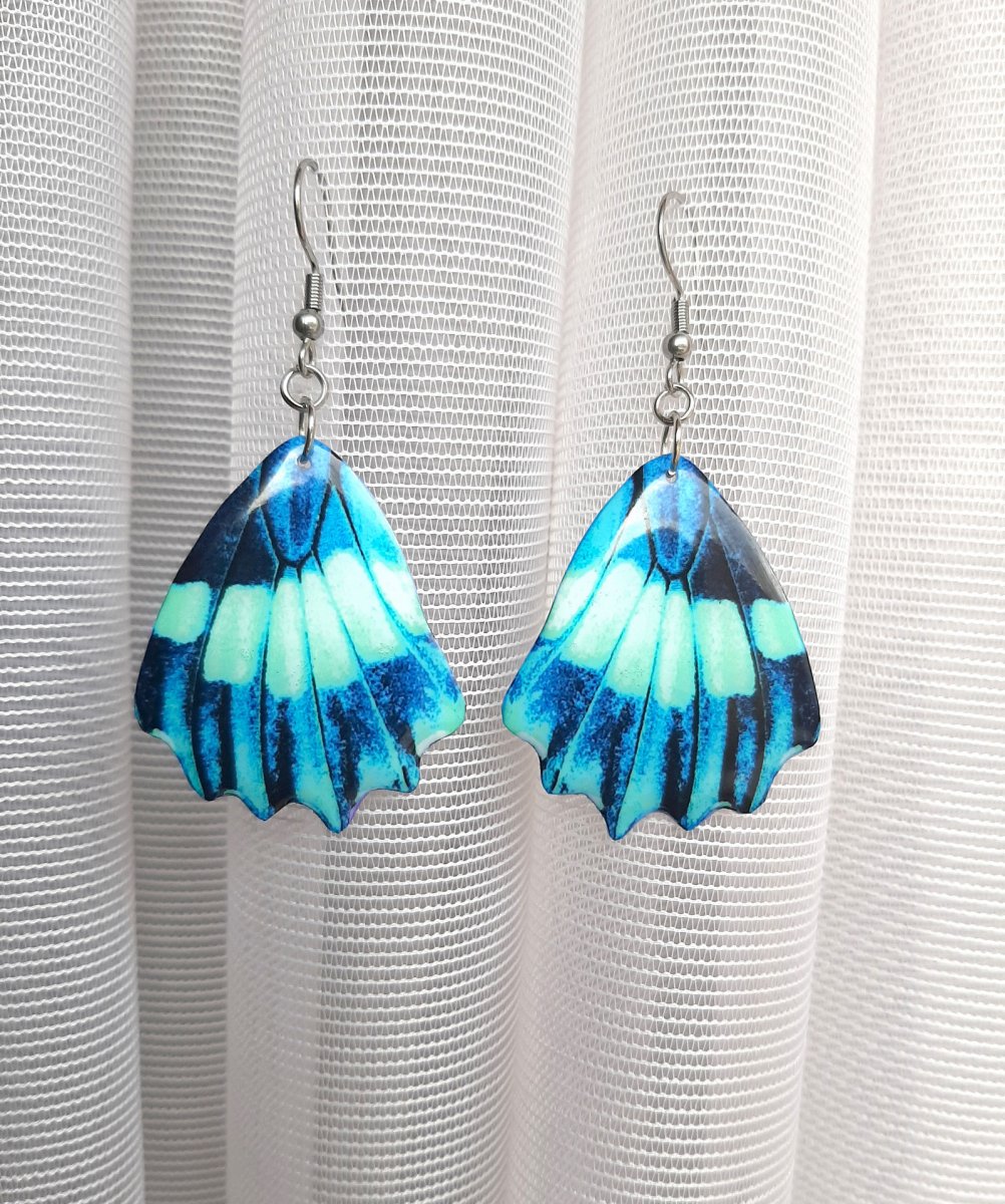 Motýlí křídla č.134 - křišťálová pryskyřice, háčky jsou z chirurgické oceli (hypoalergenní)