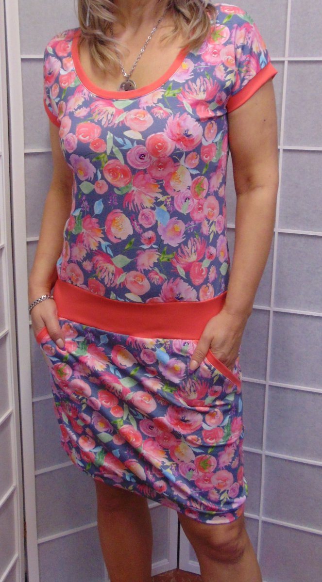 Šaty - růže na šedomodré s lososovou (bavlna)